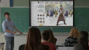 مدرّس رهيب يحوّل طريقة التعليم المعتادة الى لعبة فيديو بطريقة ابتكارية