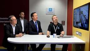رئيس الوزراء البريطاني يزور مطور لعبة Train Simulator ويقول كلام جميل عن صناعة الألعاب