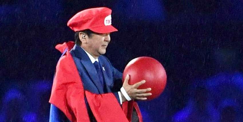 رئيس وزراء اليابان يروِّج لأولمبياد طوكيو 2020 مرتديًا زي “سوبر ماريو”