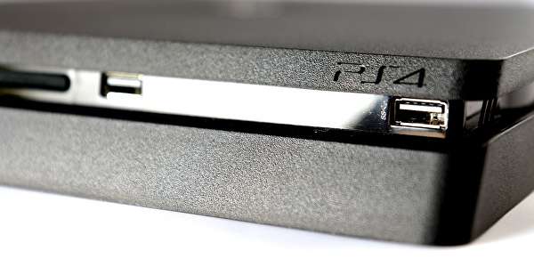 نقاط توضح الفرق بين PS4 Slim و بلايستيشن 4 العادي