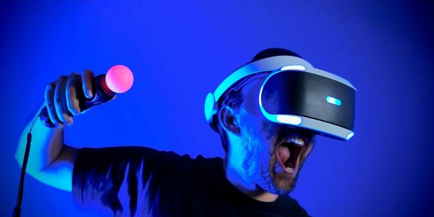 نفاذ الدفعة الأولى من بلايستيشن VR في أمريكا تقريبًا، والطلب عليها هائل