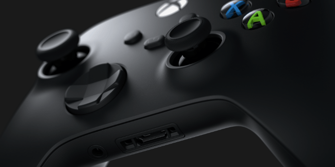 مايكروسوفت تدافع عن استخدام بطاريات AA في يد Xbox Series X