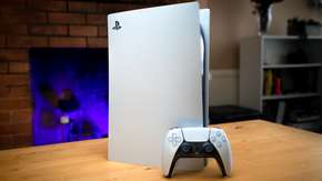 بالصور: PS5 أطول جدًّا مقارنةً بجهاز Xbox Series X