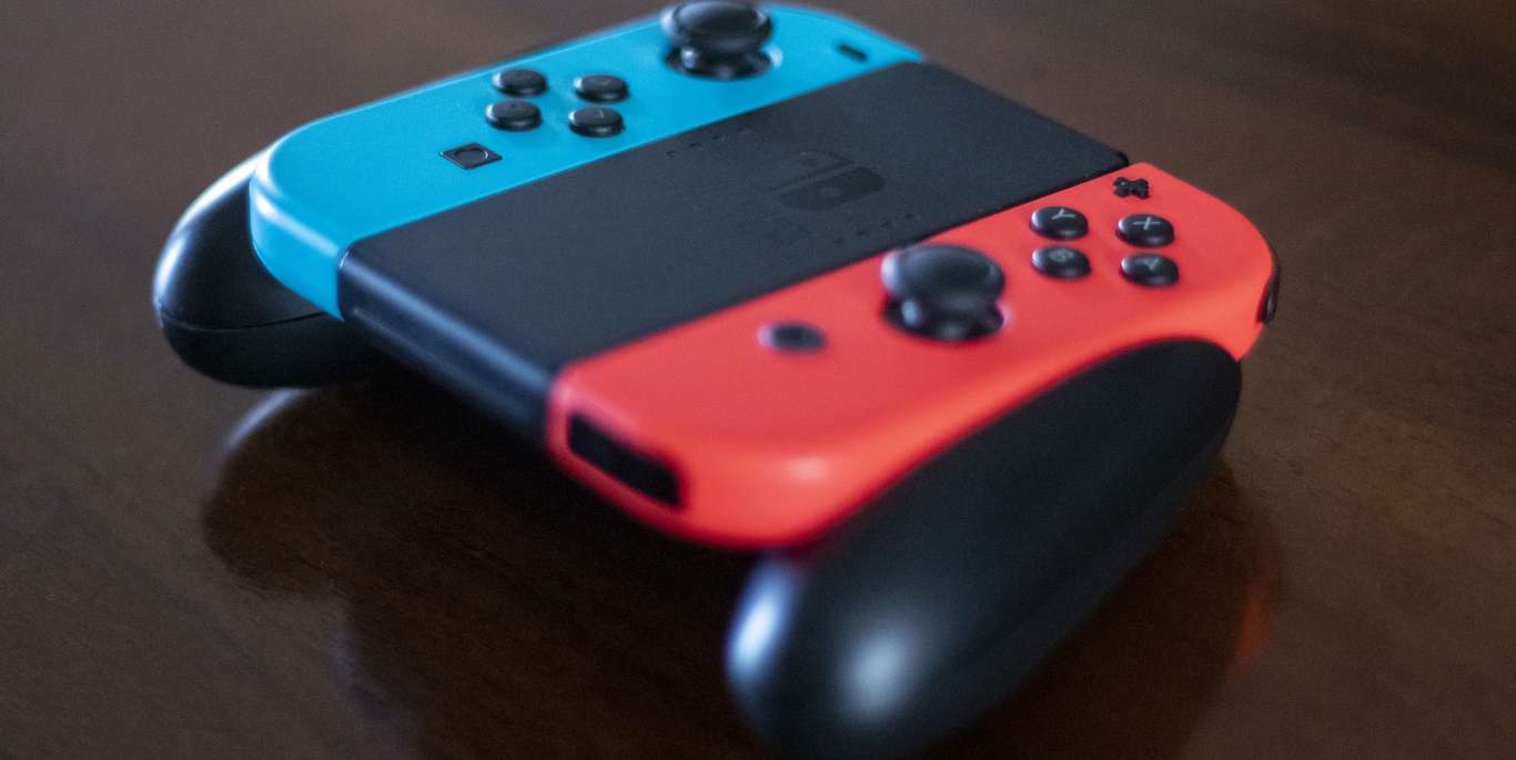 براءة اختراع من Nintendo ليد تحكم محمولة يمكن تقسيمها إلى نصفين