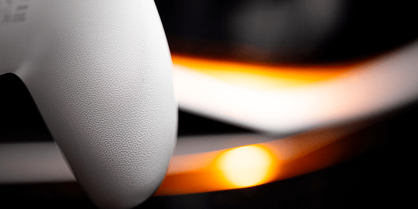 بالصور: نظرة خلف كواليس تصميم DualSense وحفر رموز بلايستيشن عليها