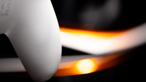 بالصور: نظرة خلف كواليس تصميم DualSense وحفر رموز بلايستيشن عليها