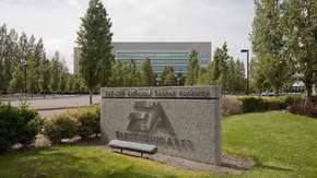 شركة EA هي أفضل وأكبر ناشر لألعاب PlayStation و Xbox