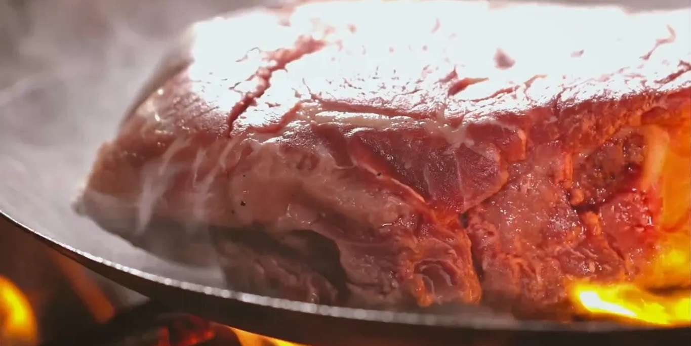 مشاهد الطبخ في Dragon’s Dogma 2 تستخدم قطع لحم حقيقية!